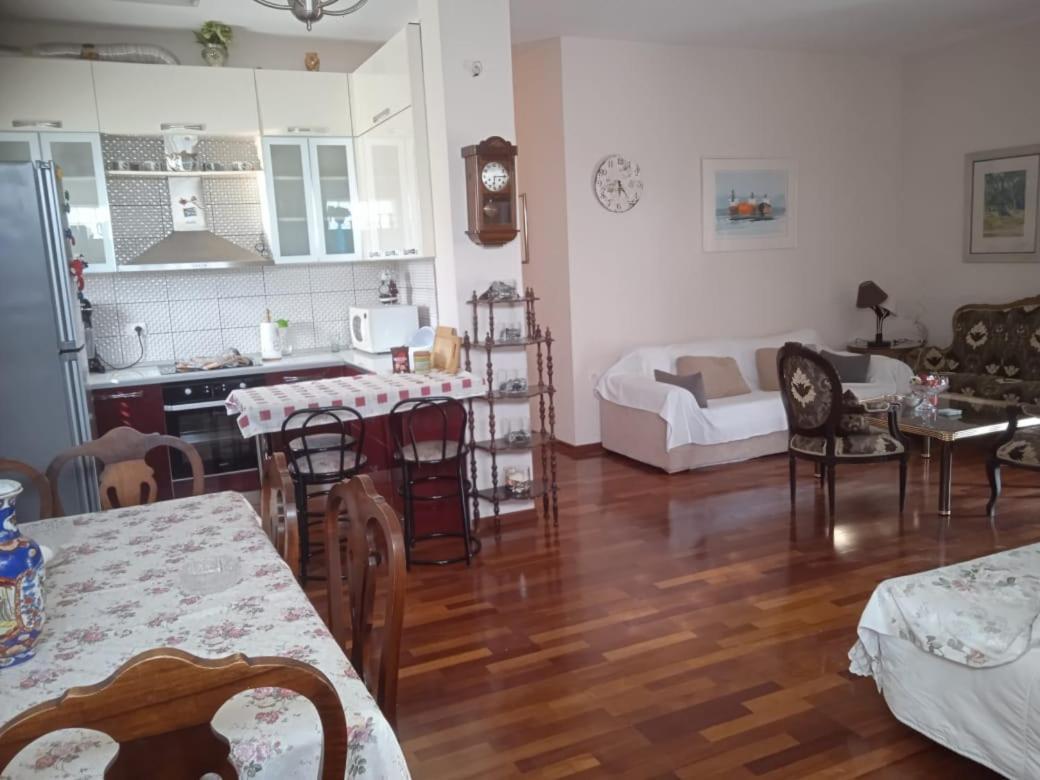 Vila N Dervishi Vlorë Eksteriør bilde